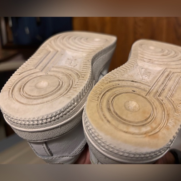 Kids white Nike Air Force 1s - Picture 6 of 7